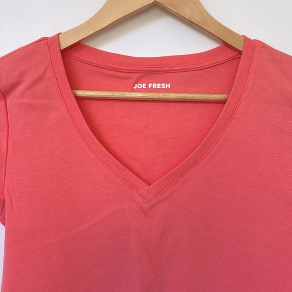 3/$15! Joe Fresh Women’s Short Sleeve V Neck T-Shirt. Size S - Picture 3 of 5